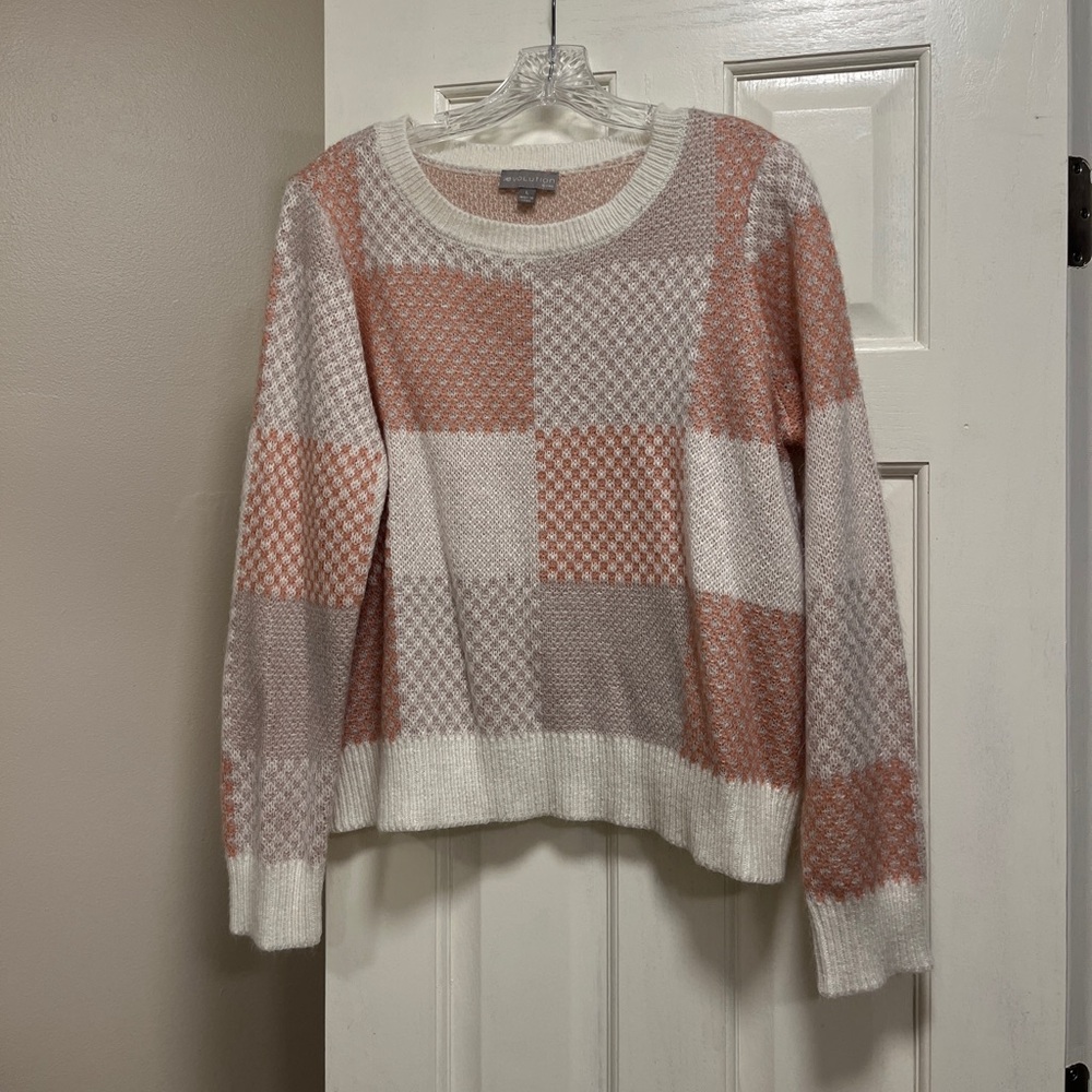 Evolution by Cyrus pink and white checkered Sweater size L